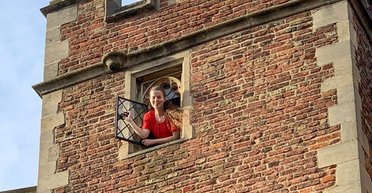 Академик из Кембриджа рассказала, как выбиралась из средневекового туалета в башне