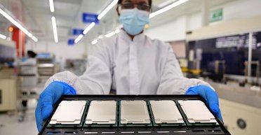 США выбирают производителей чипов из Китая, с которыми нельзя торговать, — Reuters