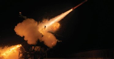 Взрывы прогремели в разных районах: россияне комбинированно атаковали Киев баллистикой и "Шахедами"