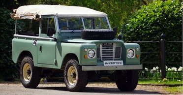 Классика на новый лад: культовый британский внедорожник превратили в электрокар (фото)