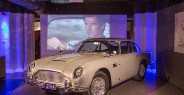 Легендарное авто Джеймса Бонда ушло с молотка за $2,5 миллиона (фото, видео)