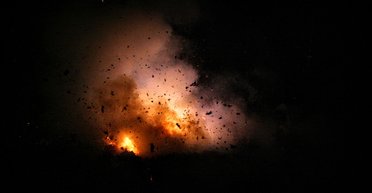 Гучні вибухи в Севастополі: місто атакували БПЛА і морські дрони, — соцмережі (фото)