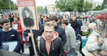 Разговорчики в строю. Как в Киеве встретили 9 мая