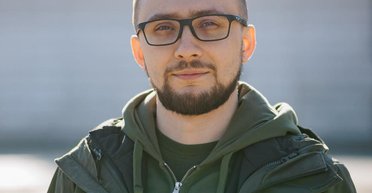 Пуля прошла навылет: Сергея Стерненко прооперировали после нападения