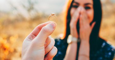 Чоловік невдало пожартував у магазині і тепер готується до весілля