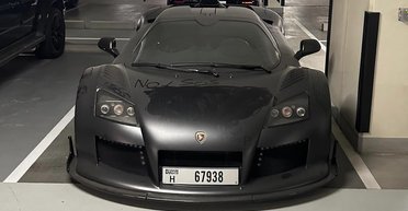 Заброшенный эксклюзив: редчайший 750-сильный суперкар годами пылится на паркинге (фото)