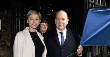 Княгиня Монако Шарлін продемонструвала елегантне осіннє пальто (фото)