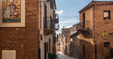 Некому жить: заброшенные дома в Италии продают всего за 3 доллара (фото)