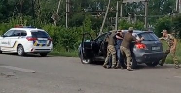 Повестки водителям. Что делать, если сотрудники ТЦК перекрыли дорогу и забирают права