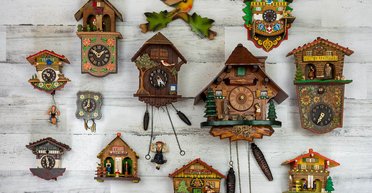 Игрушки для взрослых. Коллекционные куклы, автомобили и стикеры с футболистами