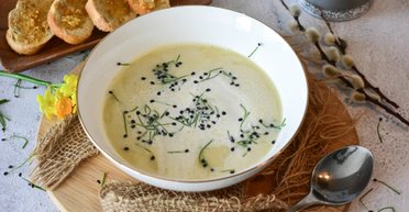 Нежный суп из плавленых сырков: вы точно приготовите его еще раз