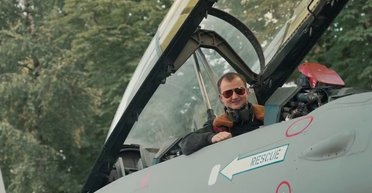 Такого в Україні ще не було: Тарас Чмут заінтригував новим анонсом у літаку (відео)