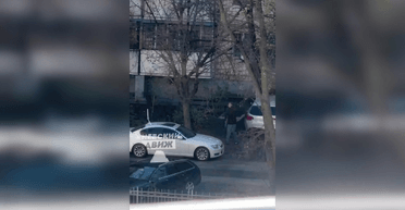 У Києві чоловік відкрив вогонь по перехожих і взяв заручників, є загиблі (відео)