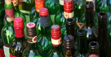 "Дебош со стрельбой и драками": Михайлова призвала запретить продавать алкоголь военным ВСУ (фото)