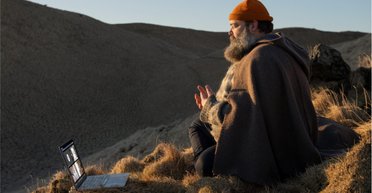 Самая крутая работа в мире: нужно сидеть в интернете за  $10 000 в неделю (видео)