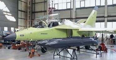 В России готовят авиацию для охоты за дронами: на что способен новый Як-130М (видео)