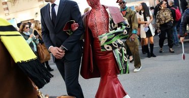 Биоразлагаемая обувь и рококо-показ от Moschino. Чем запомнились недели моды в Европе, кроме коронавируса