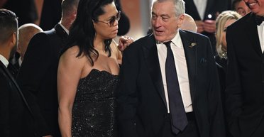 Роберт Де Ниро и Тиффани Чен вышли на прогулку с новорожденной дочкой (фото)