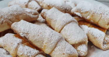 Рогалики з чорною смородиною та волоськими горіхами: рецепт ароматної випічки