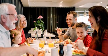 Рестораны, спорт, развлечения. Действительно ли украинцы привыкли к войне и не замечают ее в тылу