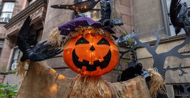 Приносили жертвы и переодевались: почему люди 500 лет подряд празднуют Хэллоуин