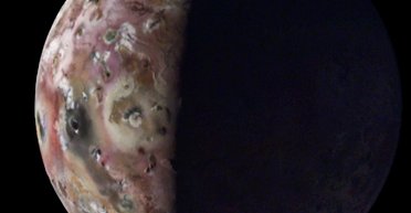 Сюрприз: зонд NASA побачив щось особливе на вулканічному супутнику Юпітера Іо (відео)