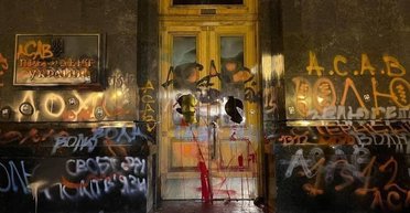 "Підпал рейхстагу" на мінімалках. Кому вигідний погром Офісу Зеленського прихильниками Стерненка