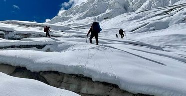 Пятеро россиян погибли при восхождении на "гору-людоед" в Гималаях: детали