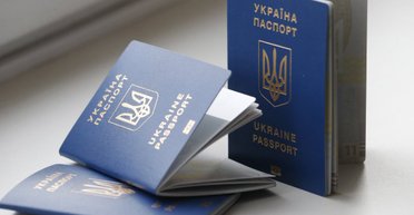 Заветный паспорт. Почему сотни иностранцев, имеющих право стать украинцами, не могут добиться гражданства