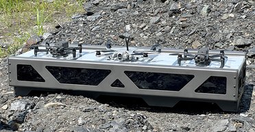 Заряжает прямо в воздухе: уникальная станция позволяет дронам работать непрерывно (видео)