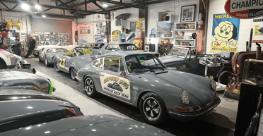 Профессиональный автогонщик показал уникальную коллекцию спорткаров Porsche (видео)