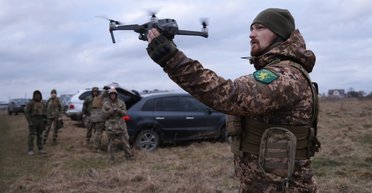 Покупают дроны, спасают население, донатят ВСУ. Кто помогает Украине приблизить победу