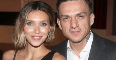 Регина Тодоренко, которая молчит о войне, родила от российского певца третьего ребенка