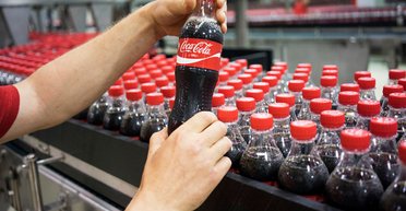 В Украине продают бутылку Coca-Cola, изготовленную под Киевом в первые минуты вторжения РФ (фото)