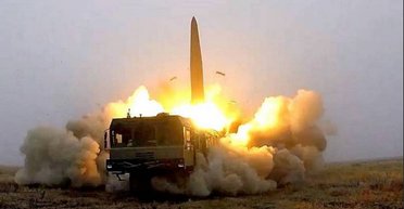 РФ ударила баллистикой по Днепру: в ОГА подтвердили ракетную атаку, есть раненые (видео)