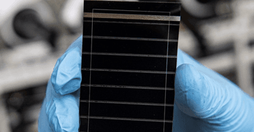 Нова гібридна сонячна панель з перовськіту досягла ефективності 33,10%: у чому секрет