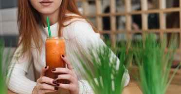 Пейте каждое утро: 7 напитков, которые помогут ускорить рост волос