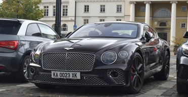 В Европе засветился замаскированный Bentley на киевской регистрации (фото)