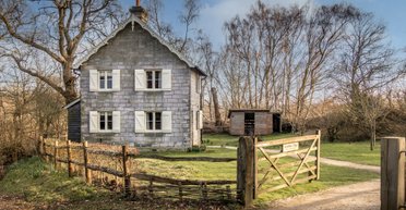 Будинок, де час зупинився: на що натрапив чоловік у покинутому особняку (фото)