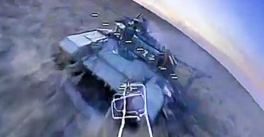 Спроба прориву до Куп'янська: 32 бригада застосувала дрон камікадзе проти ворожого танка (відео)