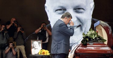 Скорбь напоказ. Что рассказал нам о власти год без Шеремета