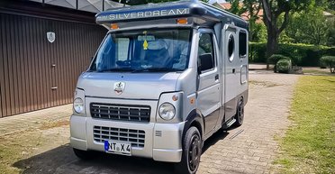 Миниатюрную 3,4-метровую Mazda превратили в уютный автодом (фото)