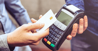 "Карточный налог". Почему украинская розничная торговля выступает против эквайринга