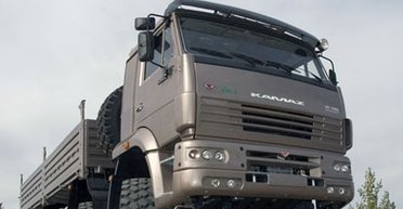 Резиновая броня и РЭБ: в РФ показали "постапокалиптический" КАМАЗ с защитой (фото)