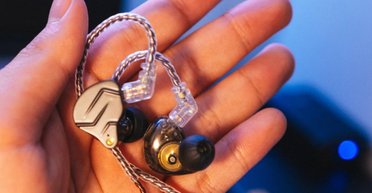 Дешеві і не треба заряджати: топ 3 моделі дротових навушників у 2025 році (фото, відео)