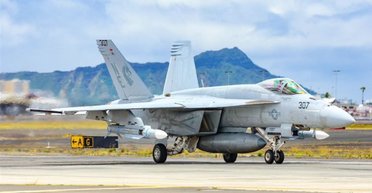 Літаюча ПРО: винищувачі F/A-18 отримали супер-далекобійну ракету SM-6 (фото)