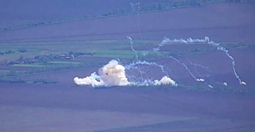 Взорвали три ЗРК: дроны ВСУ уничтожили зенитный подразделение РФ, бежавшее полями (видео)