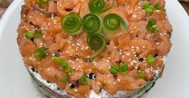 Суші-торт: як приготувати класичну японську страву в новому форматі