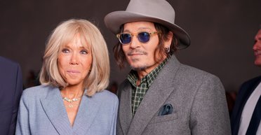 Шарлиз Терон демонстративно проигнорировала Джонни Деппа в Париже (видео)