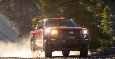Назад у 80-ті: Nissan представила недорогий повнопривідний пікап у ретростилі (фото)